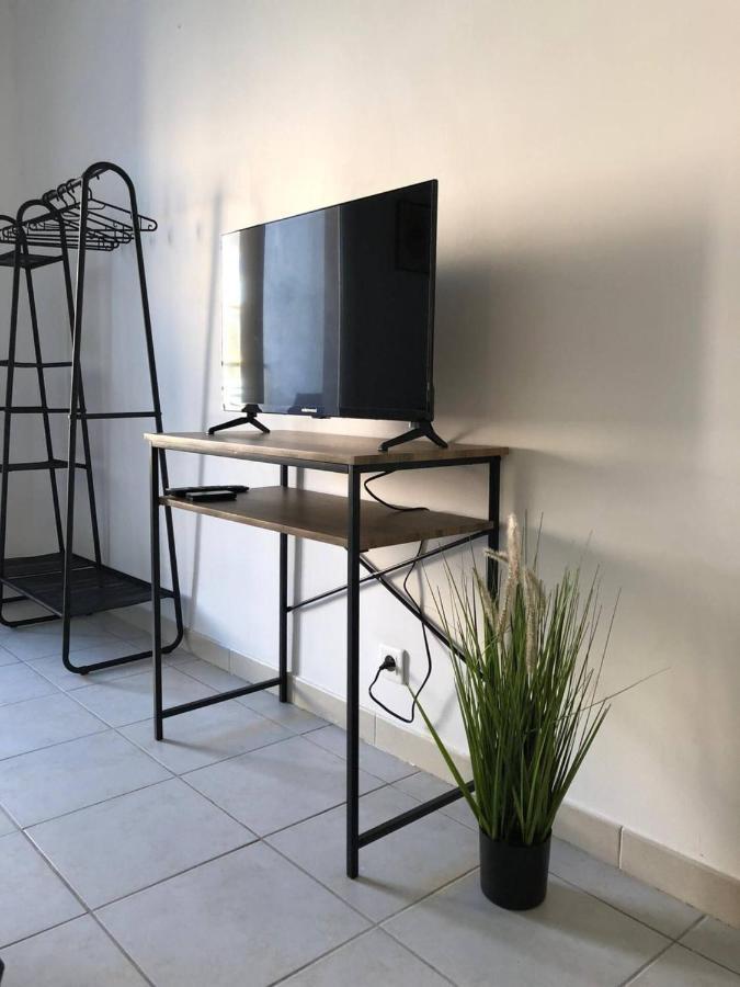 Appartement Studio Le 2, Free Parking, Free Wifi, Transports à Nîmes Extérieur photo