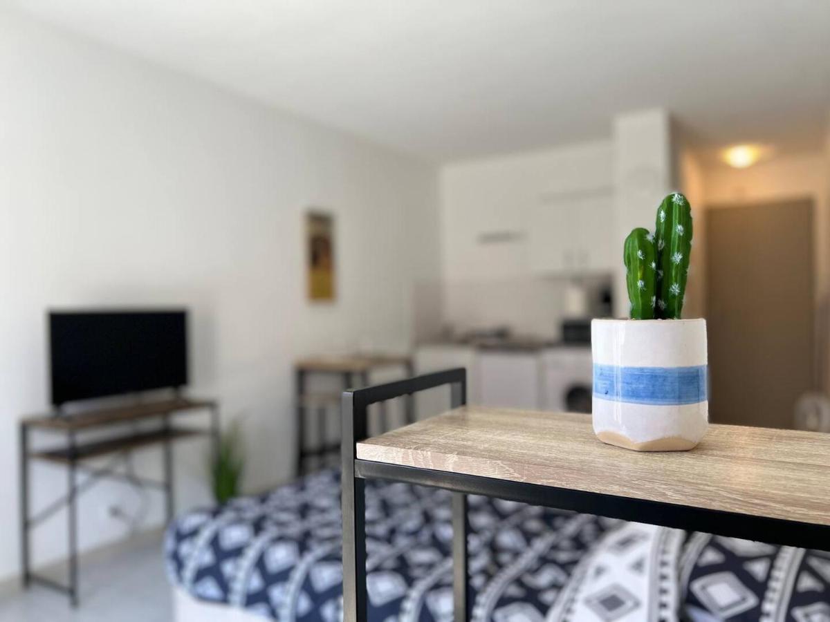Appartement Studio Le 2, Free Parking, Free Wifi, Transports à Nîmes Extérieur photo